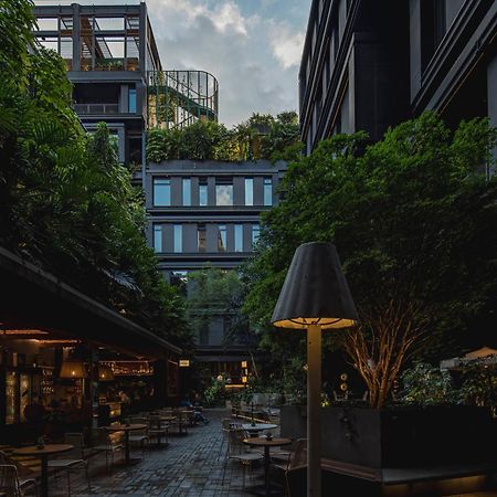 The Click Clack Hotel Medellín Dış mekan fotoğraf The courtyard of the hotel