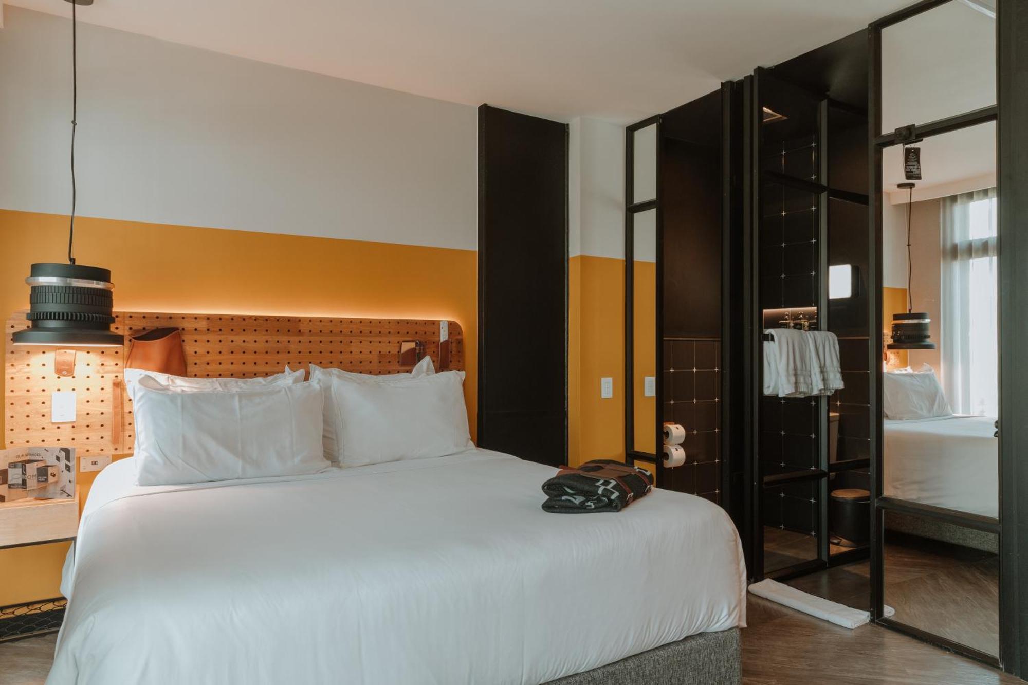 The Click Clack Hotel Medellín Dış mekan fotoğraf A room at the hotel