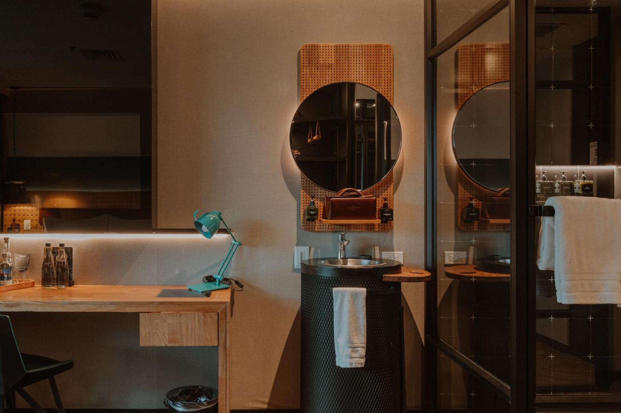 The Click Clack Hotel Medellín Dış mekan fotoğraf Bathroom at the Hotel