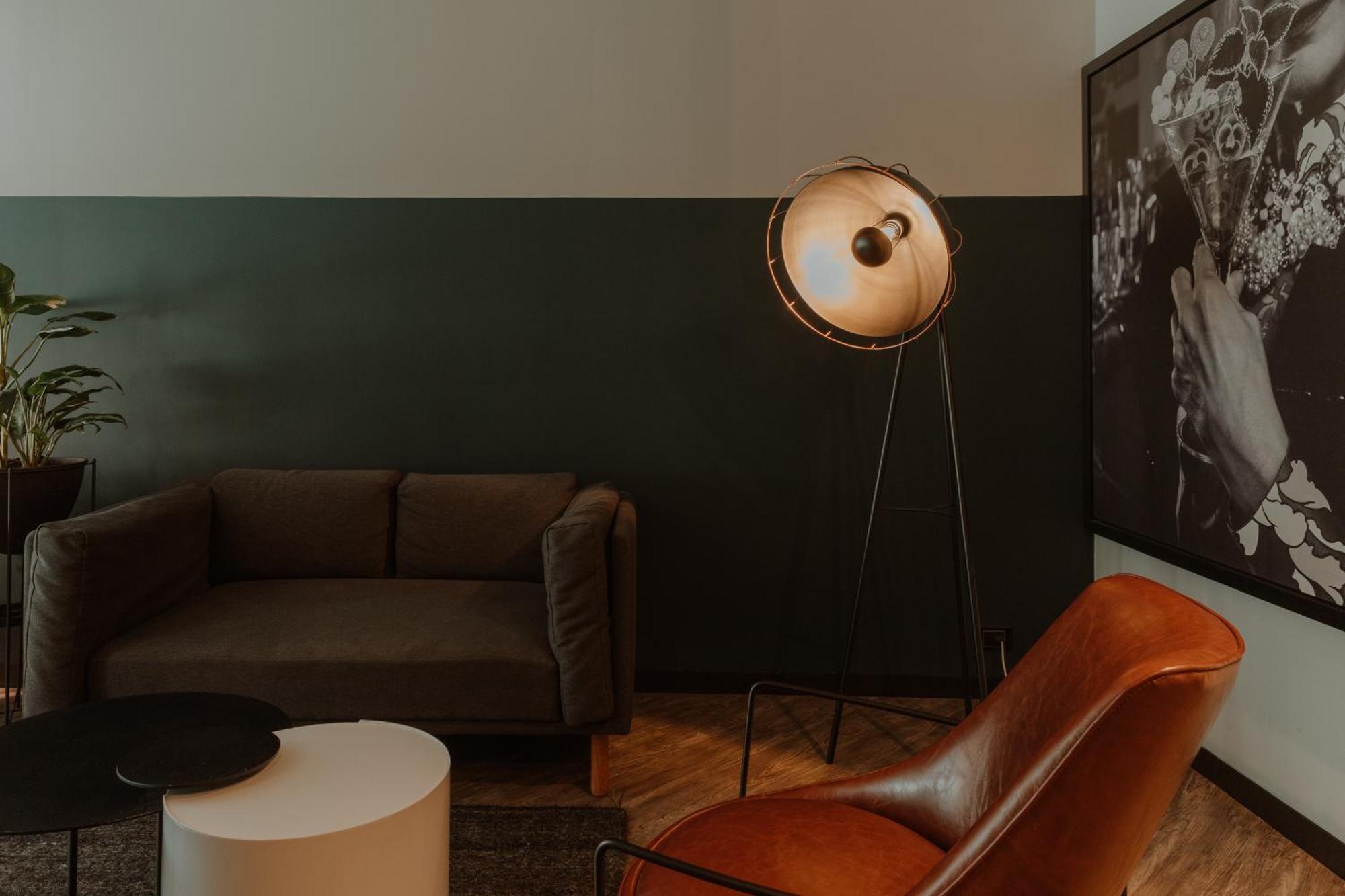 The Click Clack Hotel Medellín Dış mekan fotoğraf A floor lamp