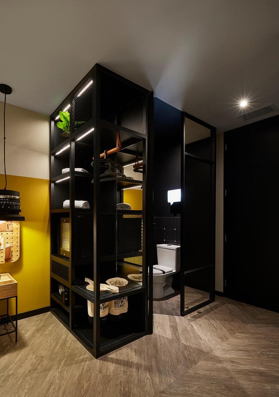 The Click Clack Hotel Medellín Dış mekan fotoğraf A bathroom in a micro apartment