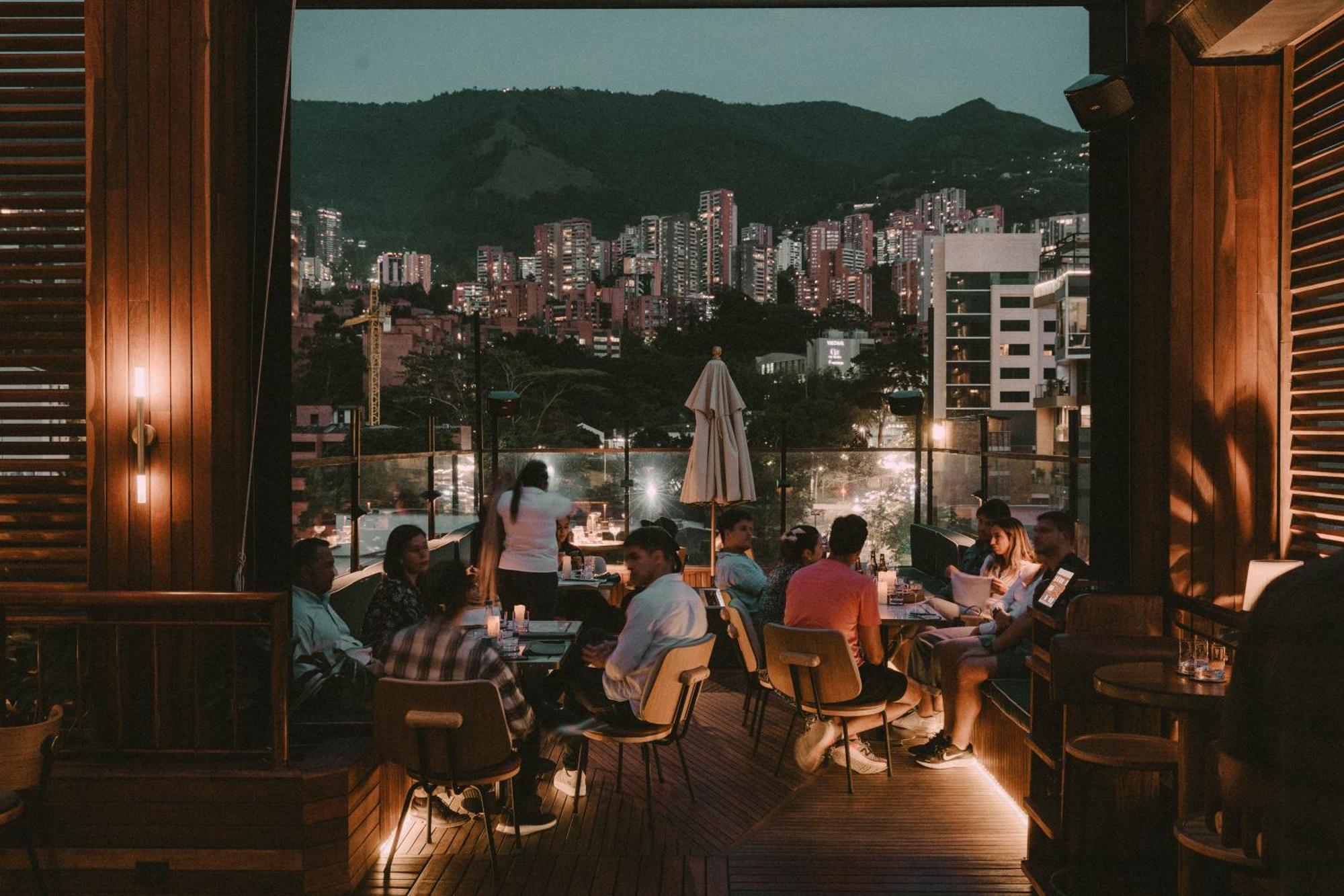 The Click Clack Hotel Medellín Dış mekan fotoğraf View from the rooftop bar