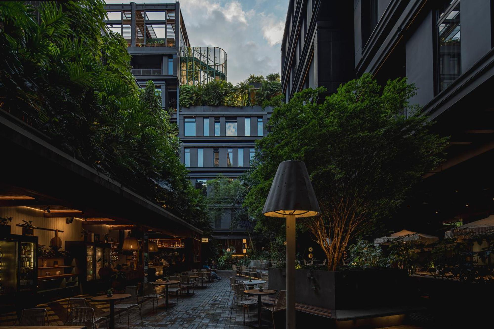 The Click Clack Hotel Medellín Dış mekan fotoğraf The courtyard of the hotel
