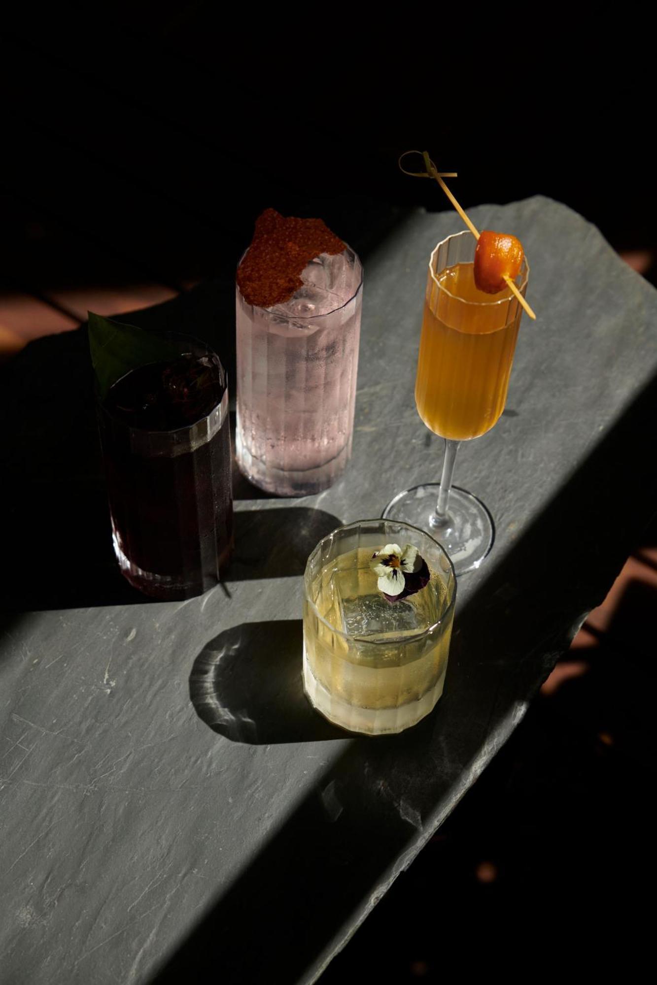 The Click Clack Hotel Medellín Dış mekan fotoğraf Cocktails at the bar